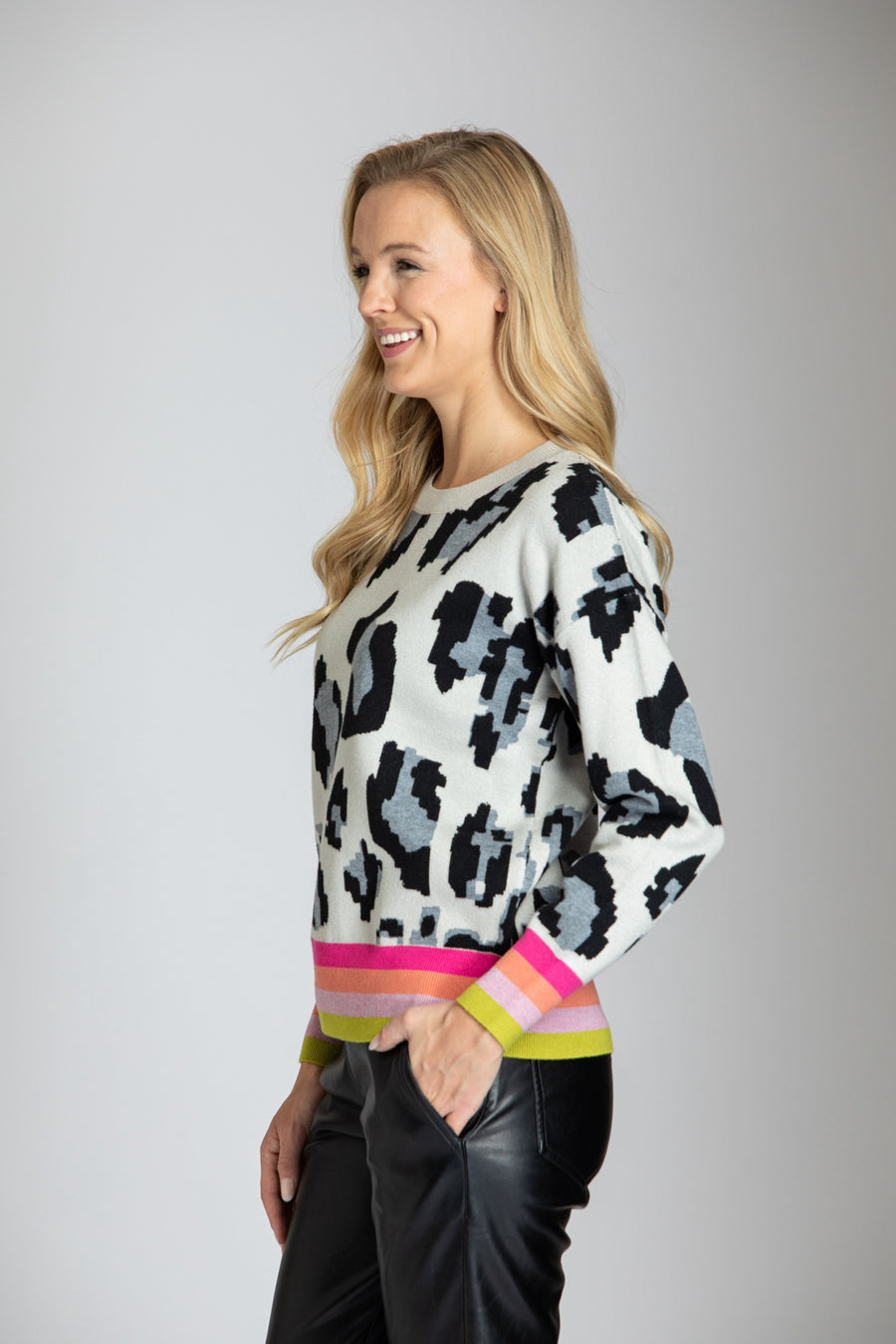 Leopard Pattern Pullover with Color Band