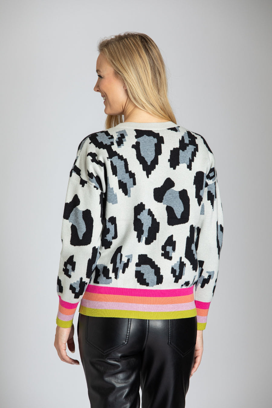 Leopard Pattern Pullover with Color Band
