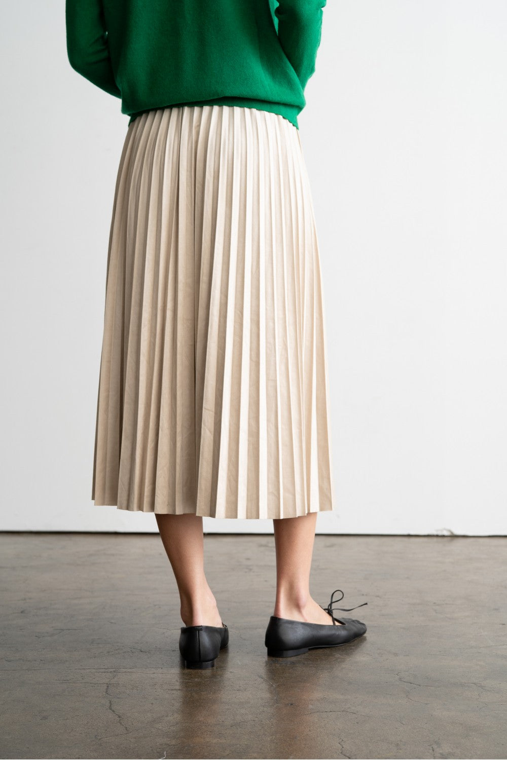 Elastic Waist Pleated Midi Skirt