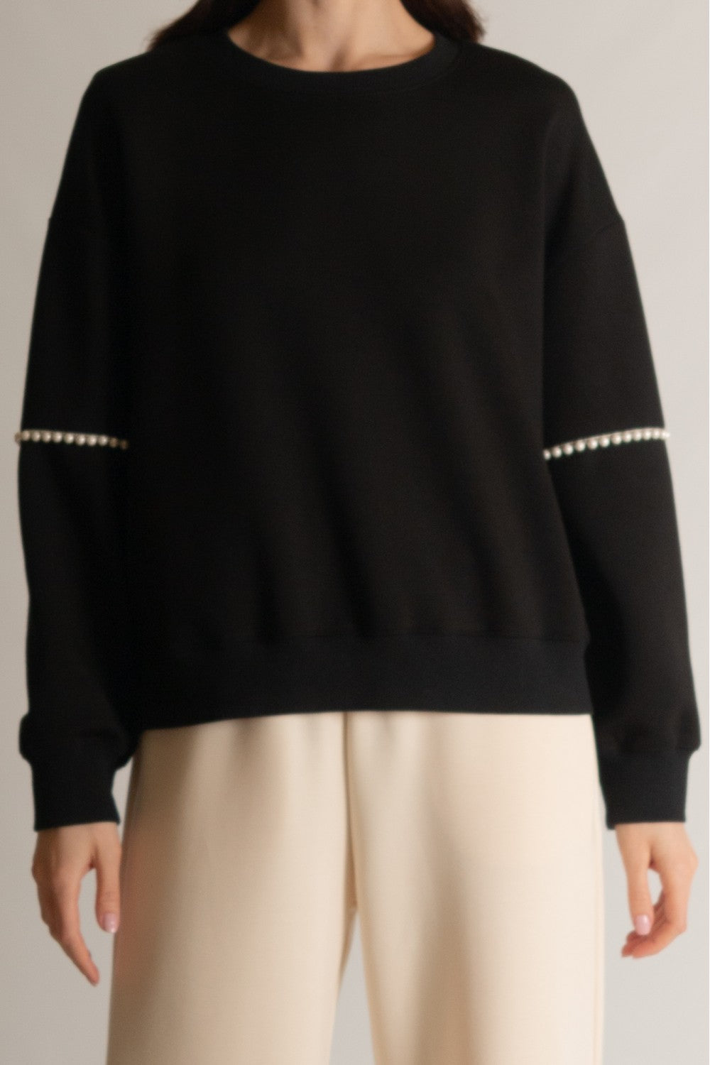 Round Neckline Embellished Pearl Sleeve