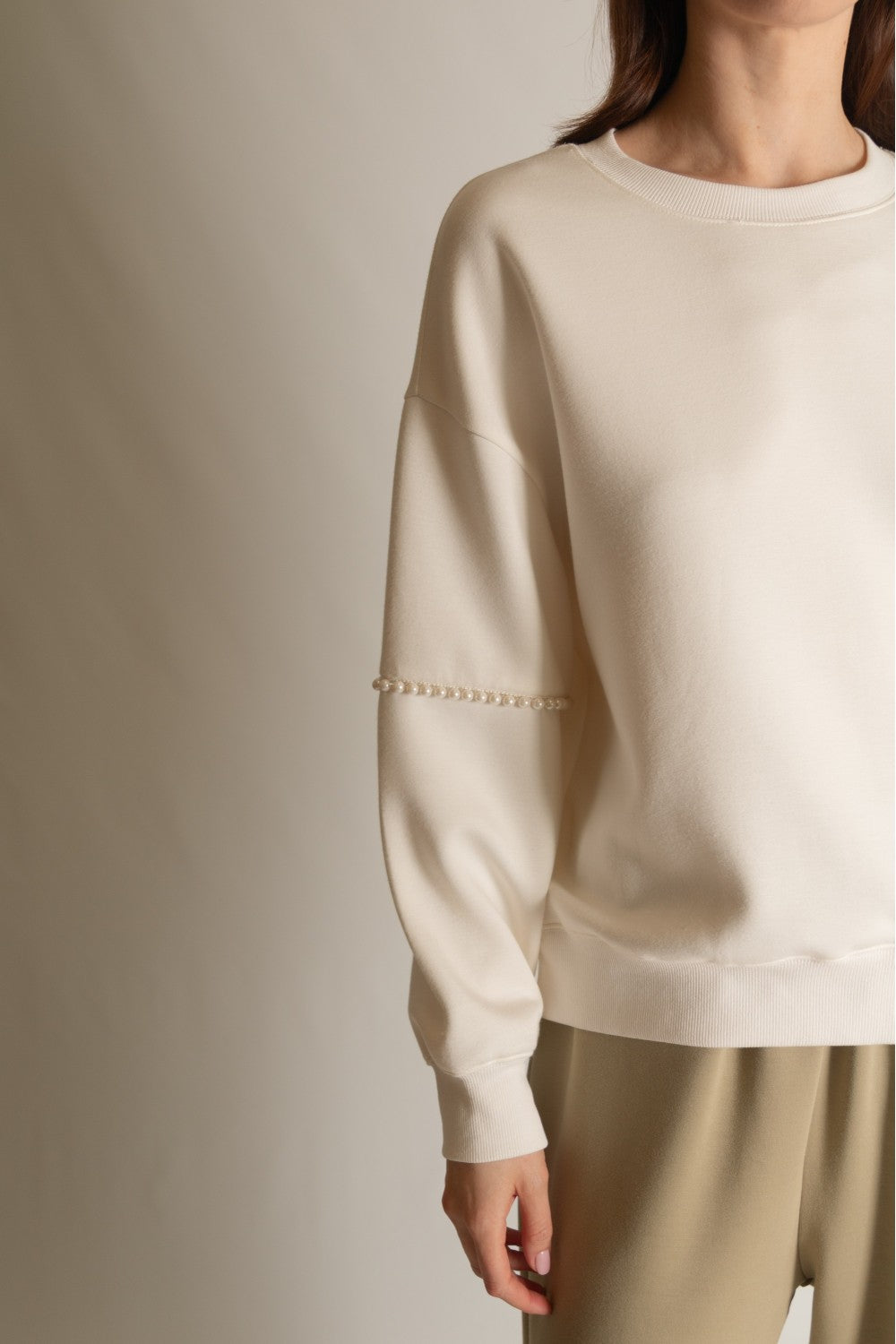 Round Neckline Embellished Pearl Sleeve