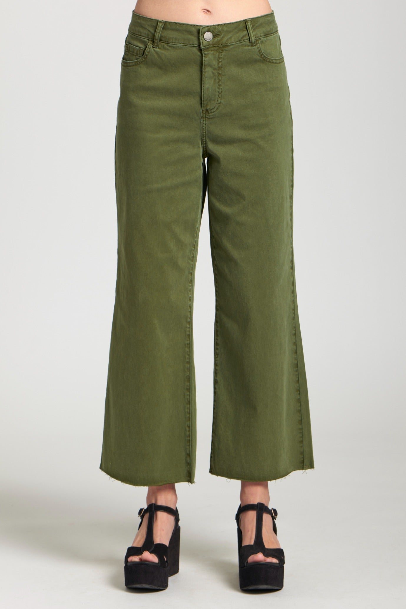 Wide Leg Crop w/Raw Edge Hem Jean