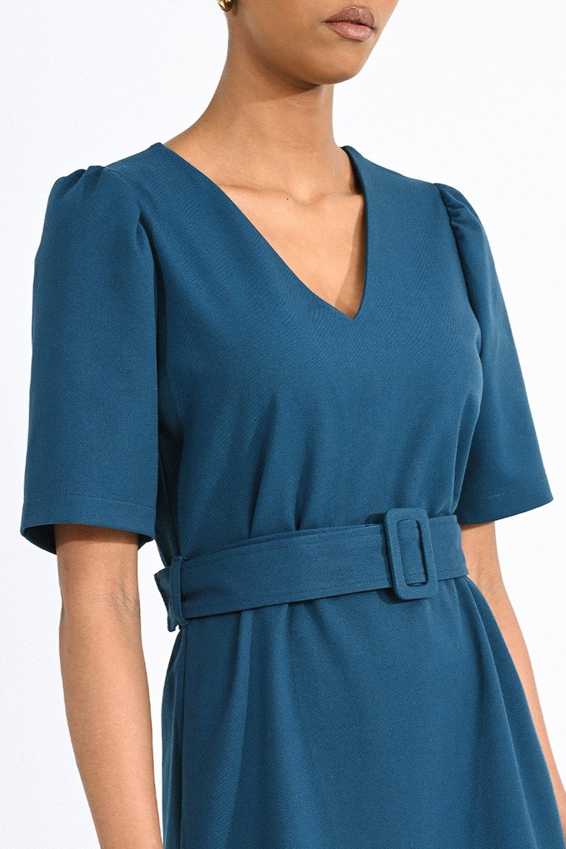 Mini dress with removable belt to tie, V-neck, short balloon sleeves.