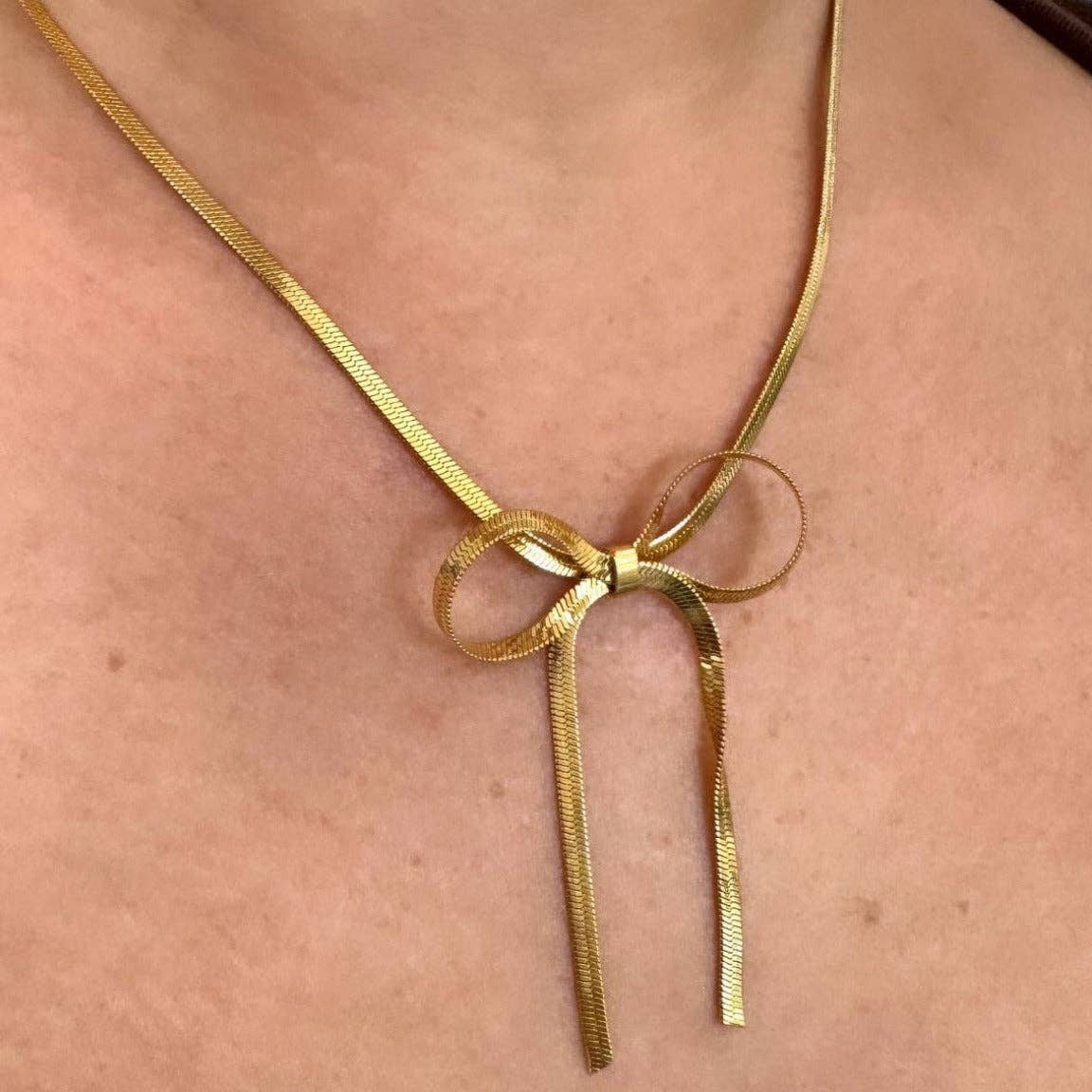 Lily Bow Necklace: Silver