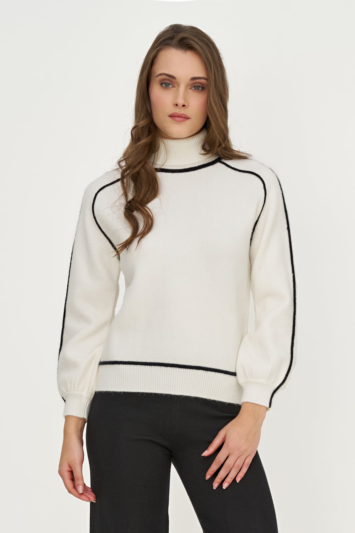 Mock Sweater w Black Contrast