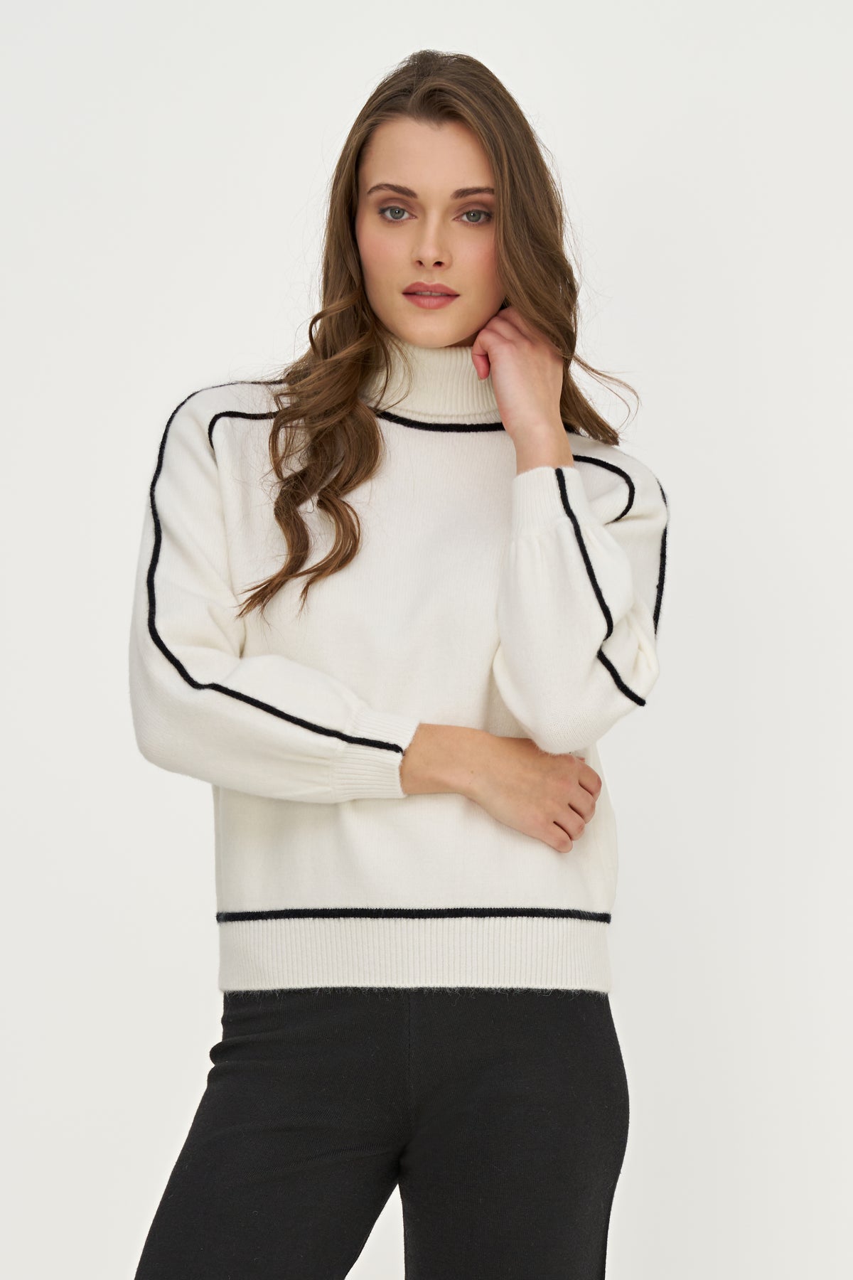 Mock Sweater w Black Contrast