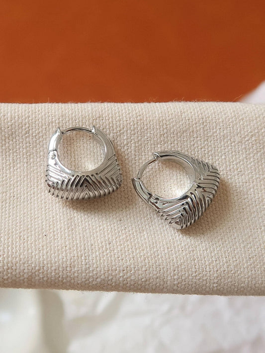 Prisme 18K Gold Non-Tarnish Textured Hoop Earrings: Silver