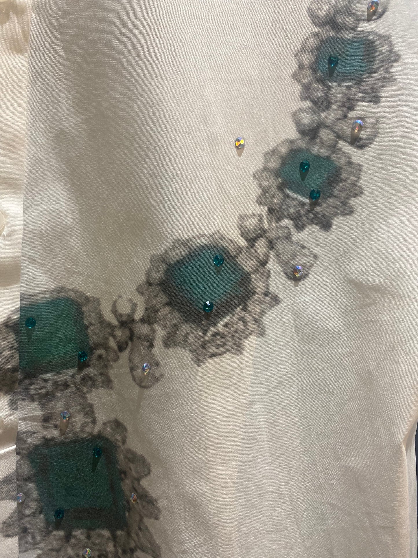 L/S Stones Liz Necklace Shirt