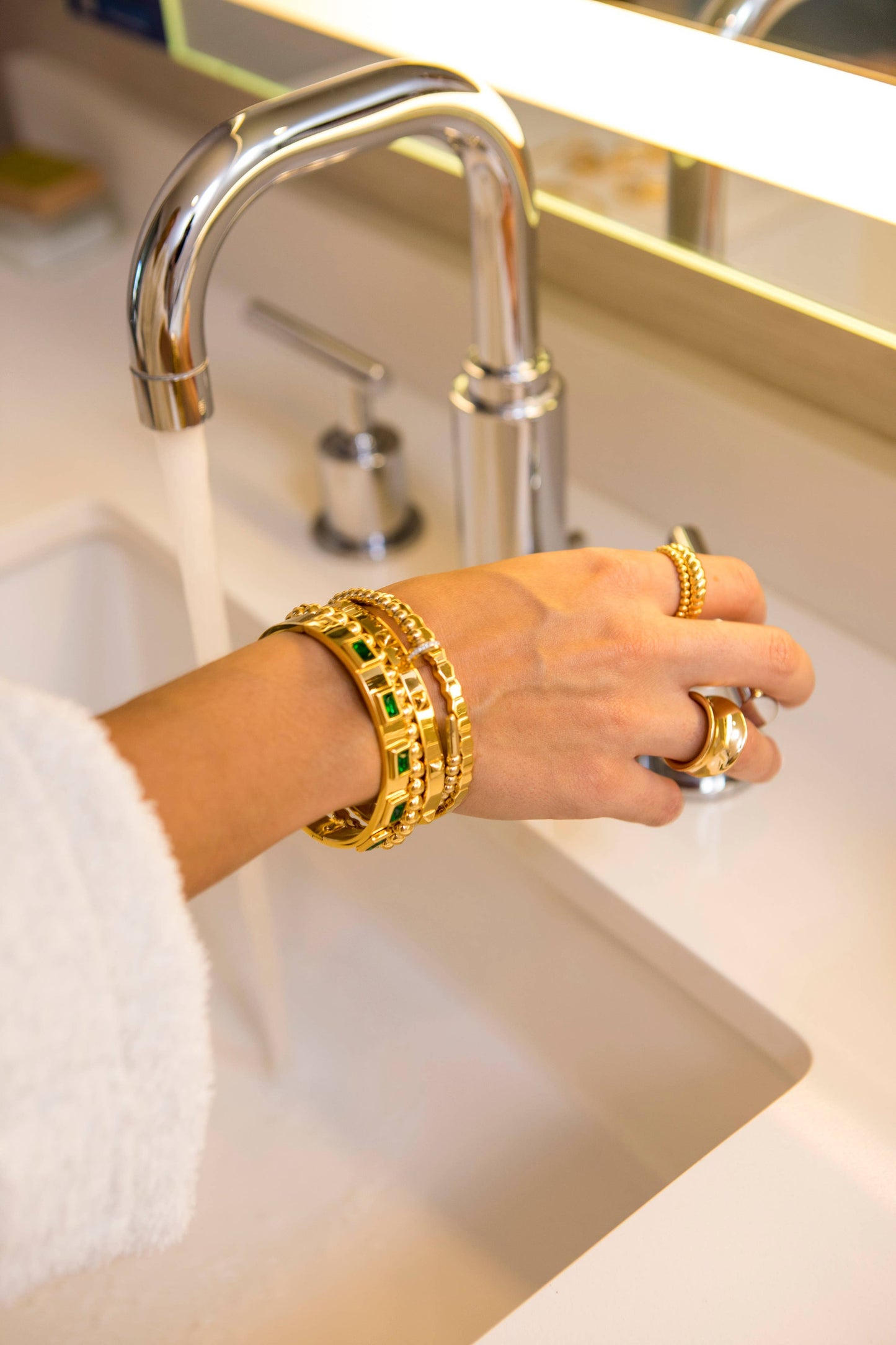 Emerald Bracelet: Gold