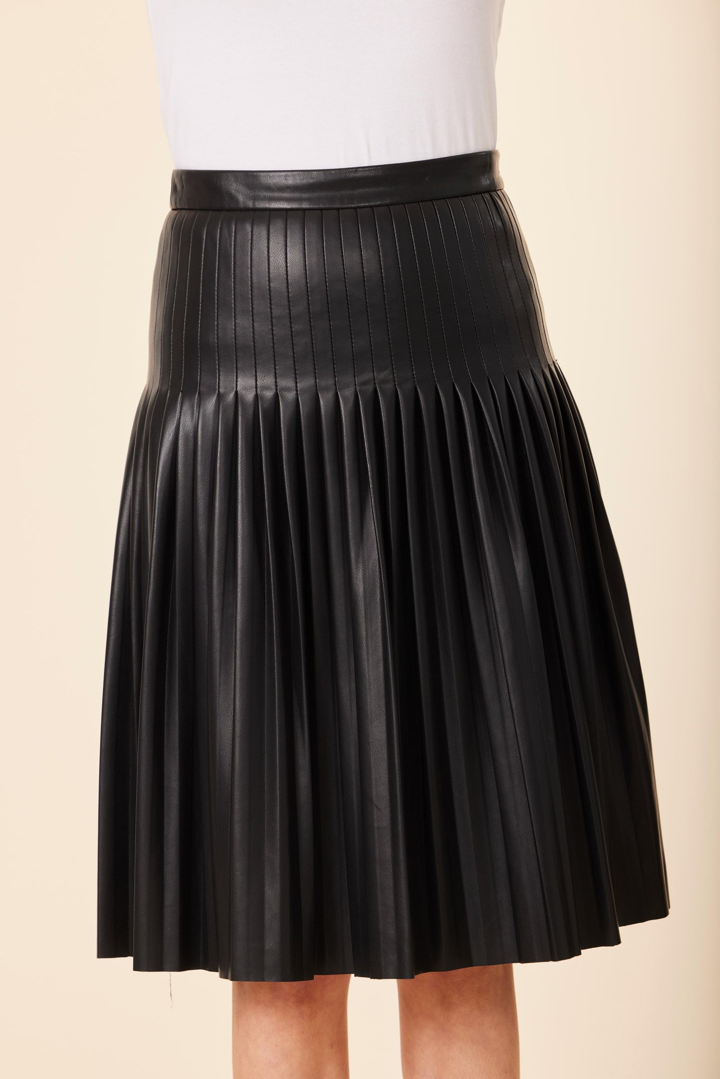 Vegan Leather Pleated Skirt Black