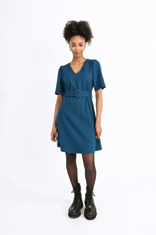 Mini dress with removable belt to tie, V-neck, short balloon sleeves.